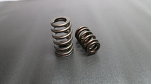 Load image into Gallery viewer, Ferrea Toyota 2JZGE/2JZGTE Single Beehive Ovate PAC Alloy Valve Spring - Set of 24